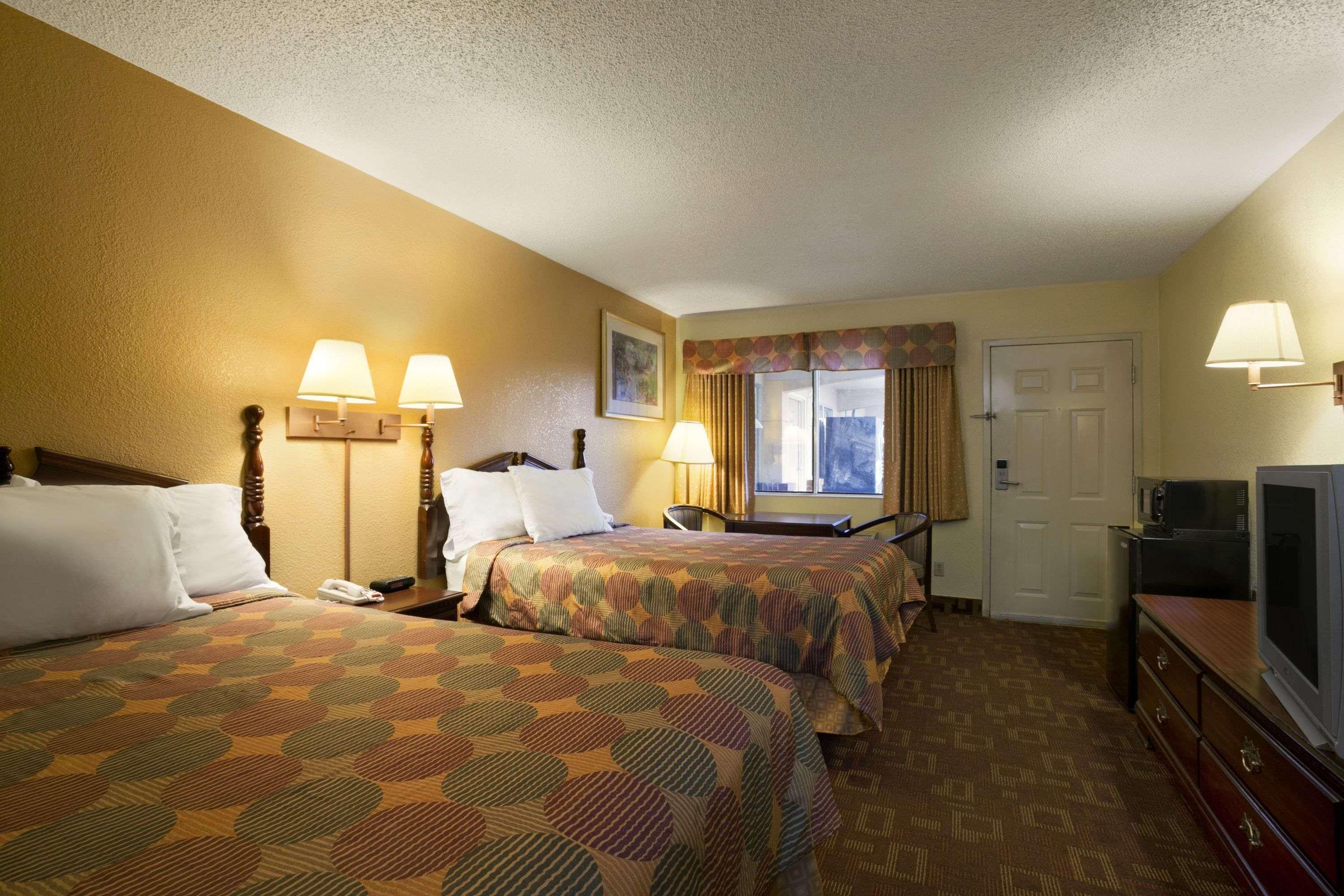 Days Inn By Wyndham Airport Nashville East Dış mekan fotoğraf