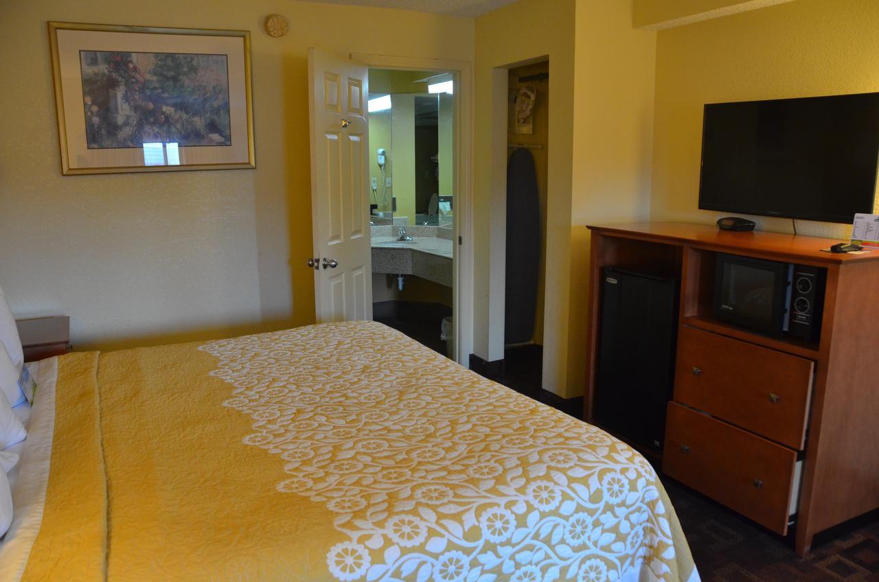Days Inn By Wyndham Airport Nashville East Dış mekan fotoğraf